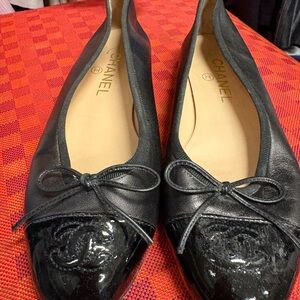 CHANEL Black Leather Flats with Bow